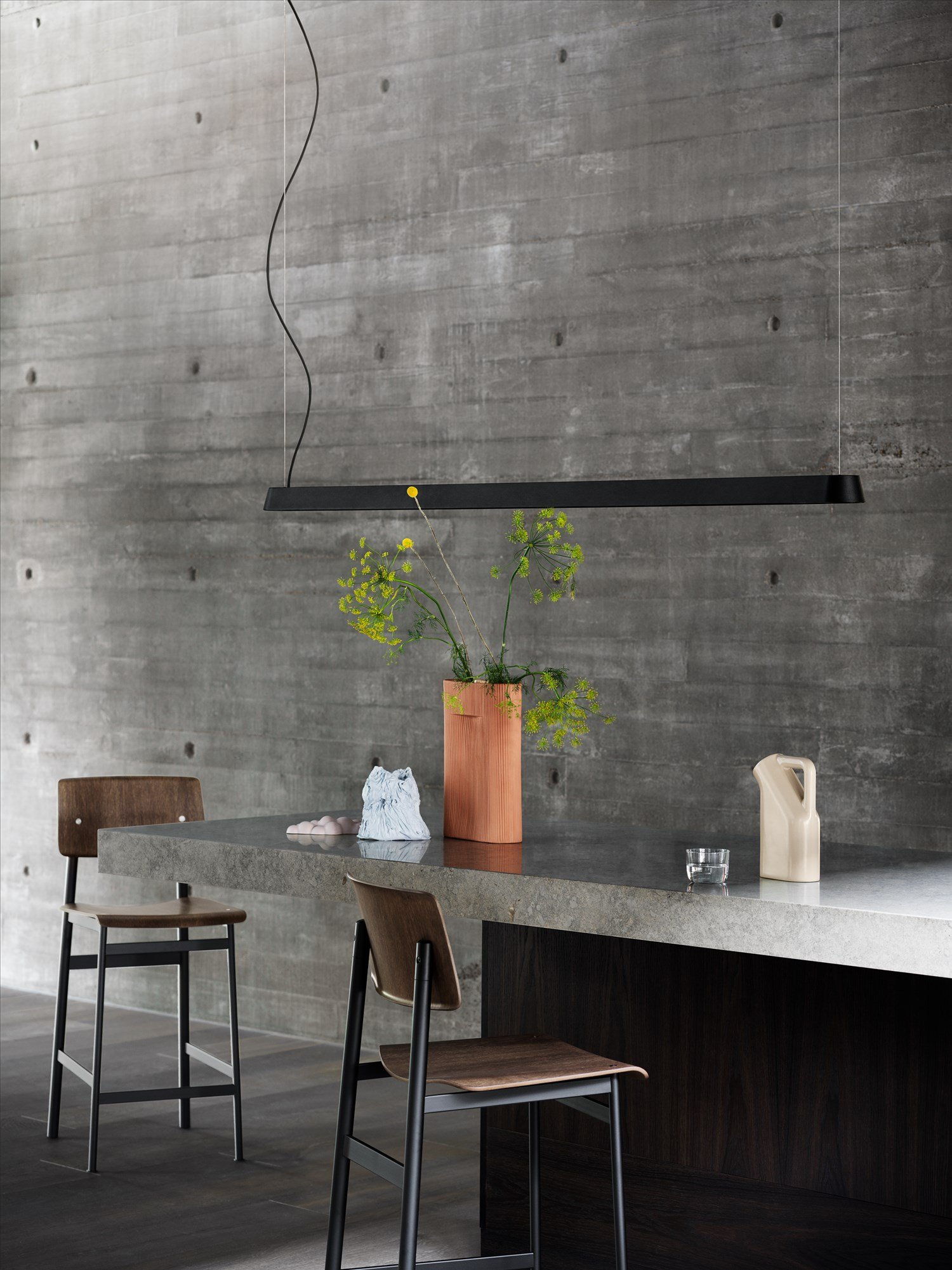Linear Pendant in Black, Loft Bar Stool 75 cm in Stained Dark Brown w. Black Base, Ridge Vase 35 cm in Terracotta, Tub Jug in Sand Linear Pendant in Black, Loft Bar Stool 75 cm in Stained Dark Brown w. Black Base, Ridge Vase 35 cm in Terracotta, Tub Jug in Sand