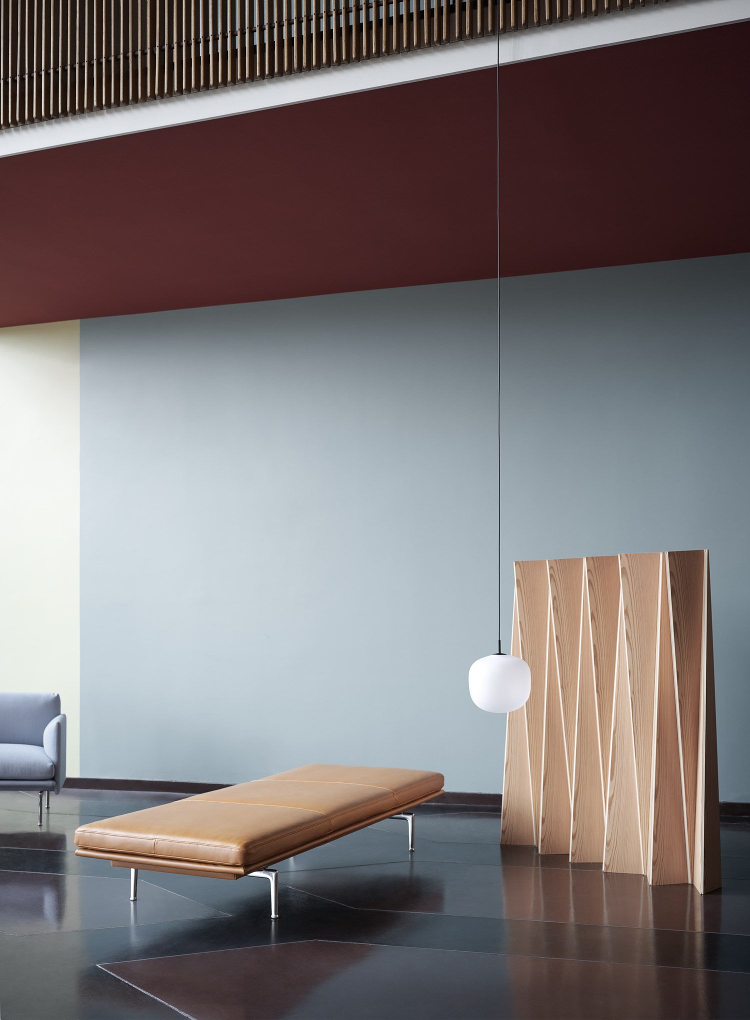 Outline-daybed-refine-cognac-leather-alu-rime-pendant-25-black-muuto-org
