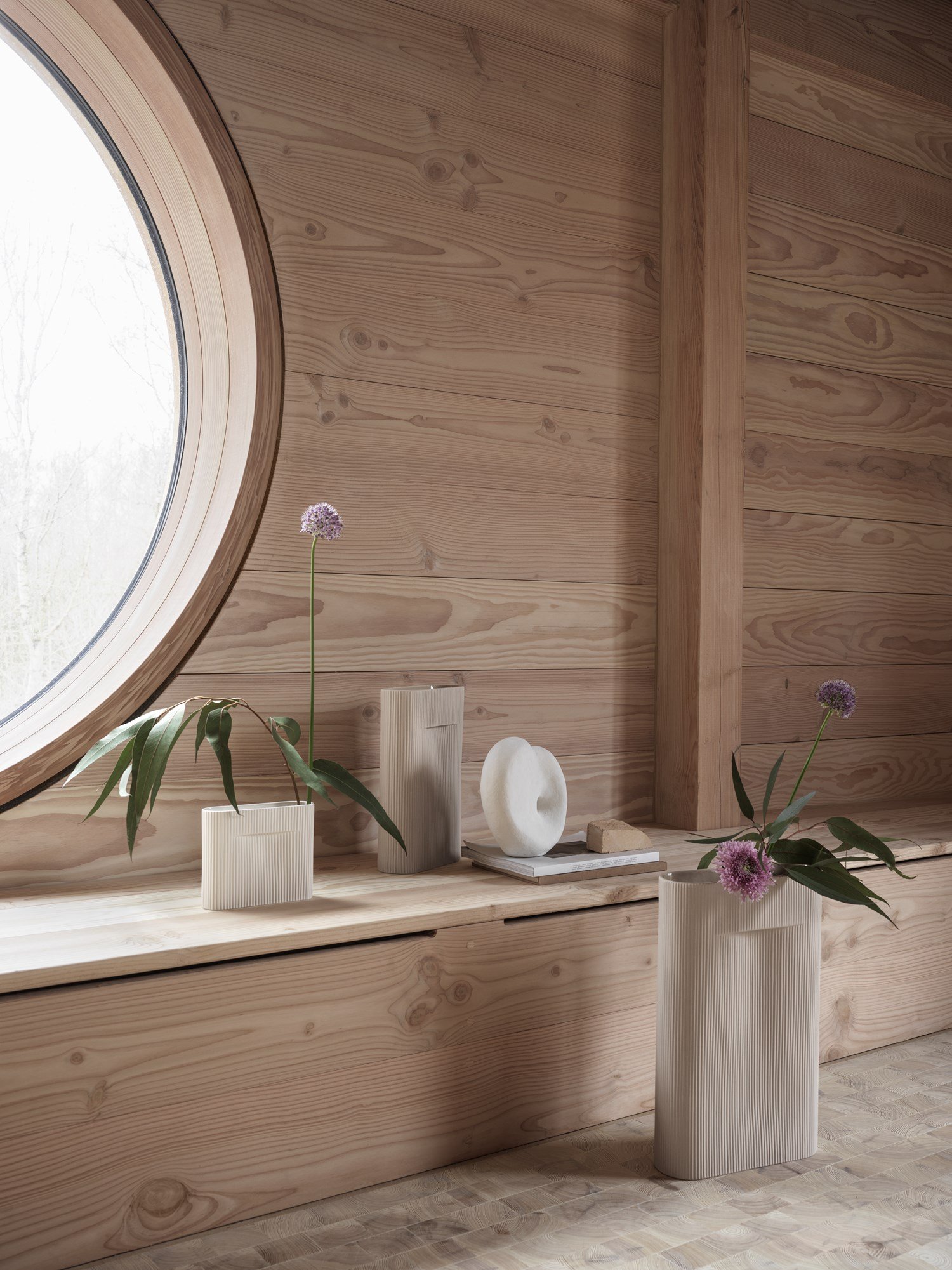 Ridge Vase Off-White 16 cm, Beige 35 cm, 48 cm Ridge Vase Off-White 16 cm, Beige 35 cm, 48 cm