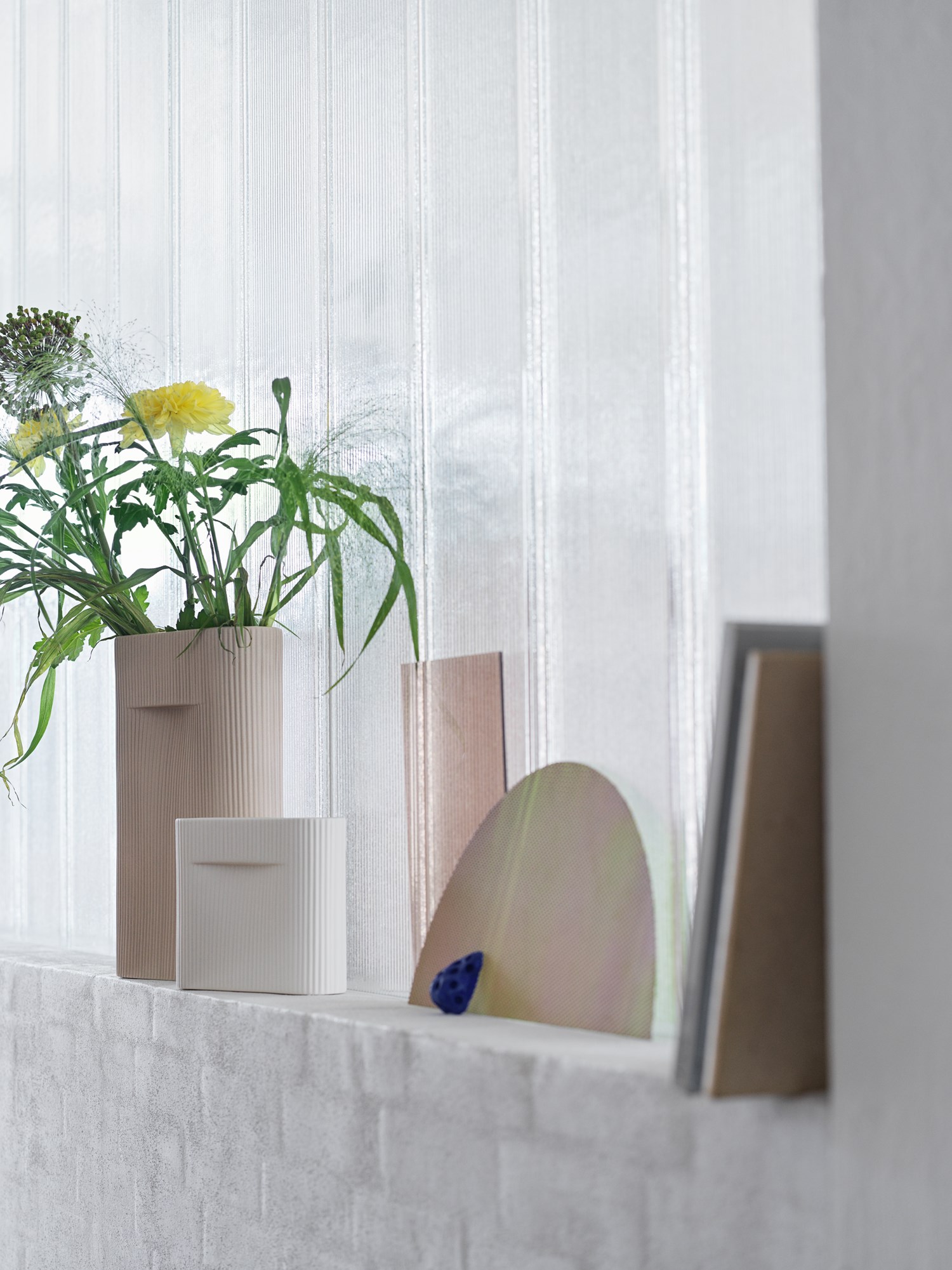 Ridge Vase H35 cm Beige, Ridge Vase H16,5 cm Off-White. Ridge Vase H35 cm Beige, Ridge Vase H16,5 cm Off-White.