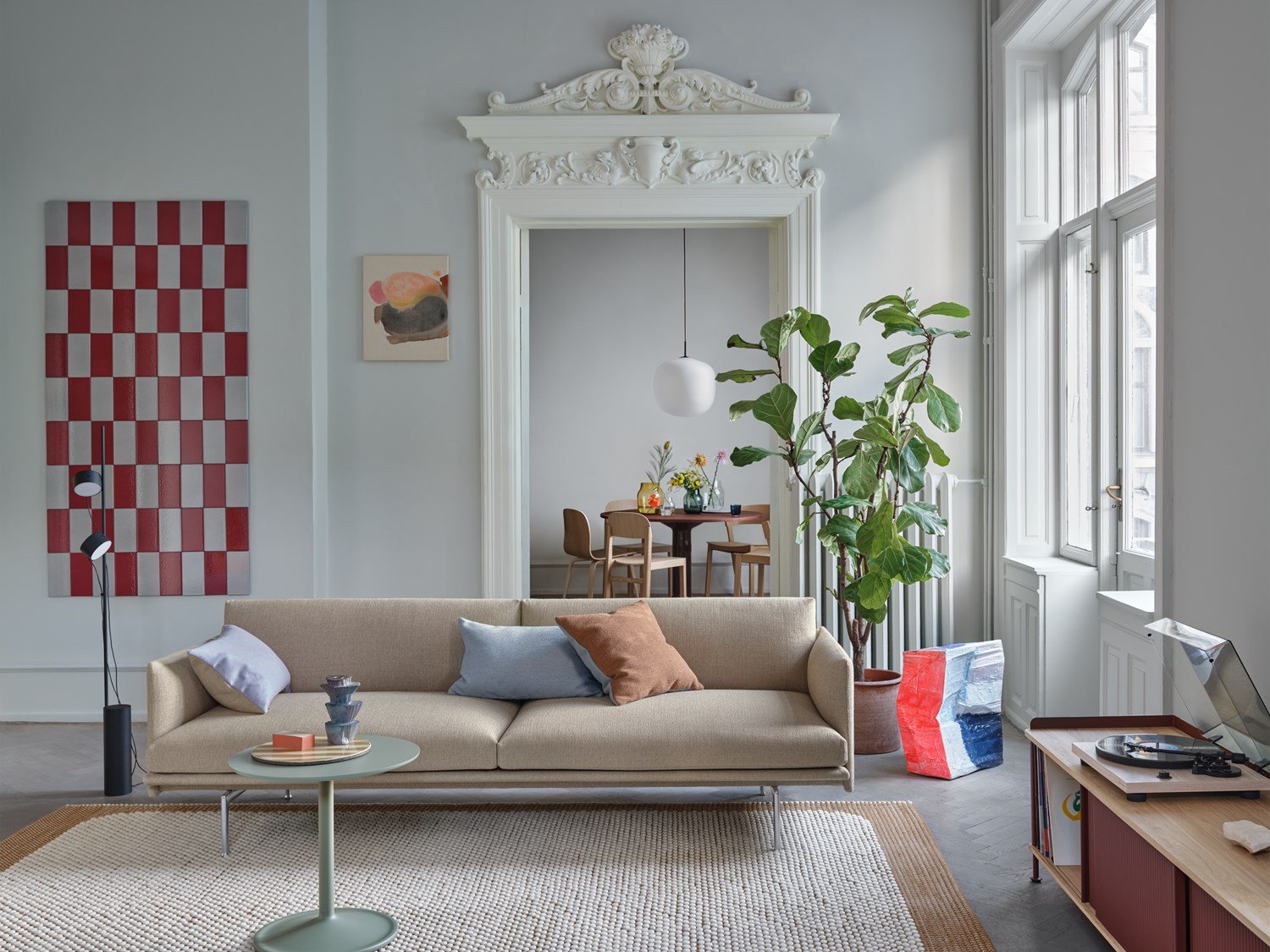 Outline Sofa 3-Seater in Ecriture 240/Polished Aluminum - Enfold Sideboard 186x45 H48 cm in Deep Red - Pebble Rug 200x300 cm in Burnt Orange - Soft Side Table in Dusty Green - Post Floor Lamp in Black - Midst Table Ø120 cm in Dark Red - Rime Pendant Lamp Ø45 cm in Black - Workshop Chair in Oak Outline Sofa 3-Seater in Ecriture 240/Polished Aluminum - Enfold Sideboard 186x45 H48 cm in Deep Red - Pebble Rug 200x300 cm in Burnt Orange - Soft Side Table in Dusty Green - Post Floor Lamp in Black - Midst Table Ø120 cm in Dark Red - Rime Pendant Lamp Ø45 cm in Black - Workshop Chair in Oak